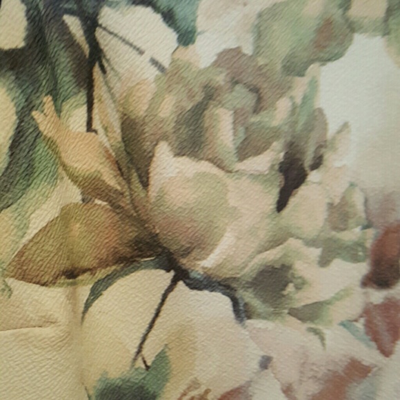 Beautiful flower design crop top L - Picture 2 of 5